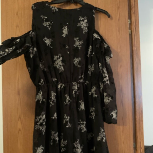 Maurice’s Dress. Long sleeve, cold shoulder, new with tags. Size large - Picture 5 of 5